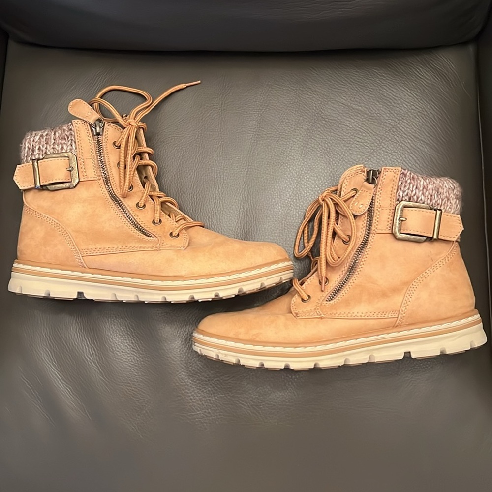 Boots - Picture 3 of 4